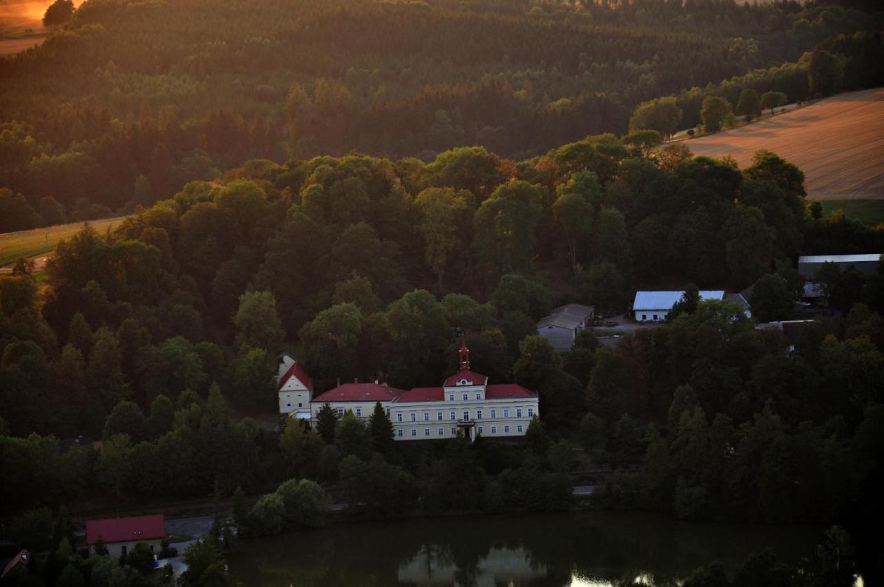 Penzion Zamek Rozsochatec ภายนอก รูปภาพ