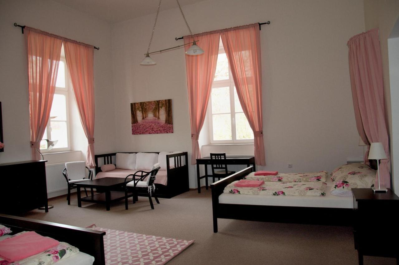 Penzion Zamek Rozsochatec ภายนอก รูปภาพ